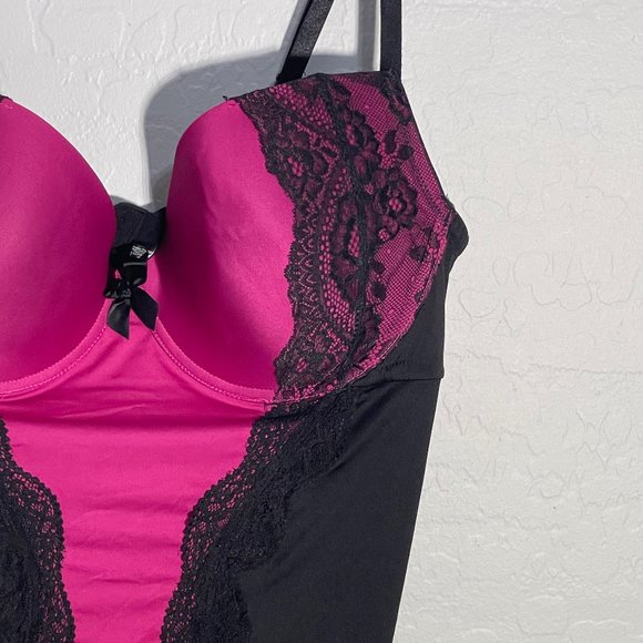 *SOLD* Torrid Fuchsia and Black Underwire Chemise w/ Garter 2 2X 18/20 - Picture 5 of 8